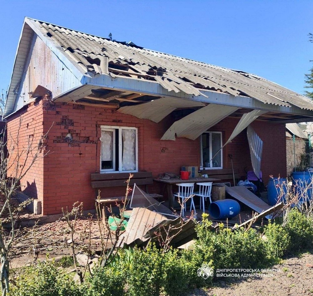 Терор триває: у Нікополі вже 7 поранених, серед них маленька дитина, також ворог вдарив по Червоногригорівській громаді Терор триває: у Нікополі вже 7 поранених, серед них маленька дитина, також ворог вдарив по Червоногригорівській громаді