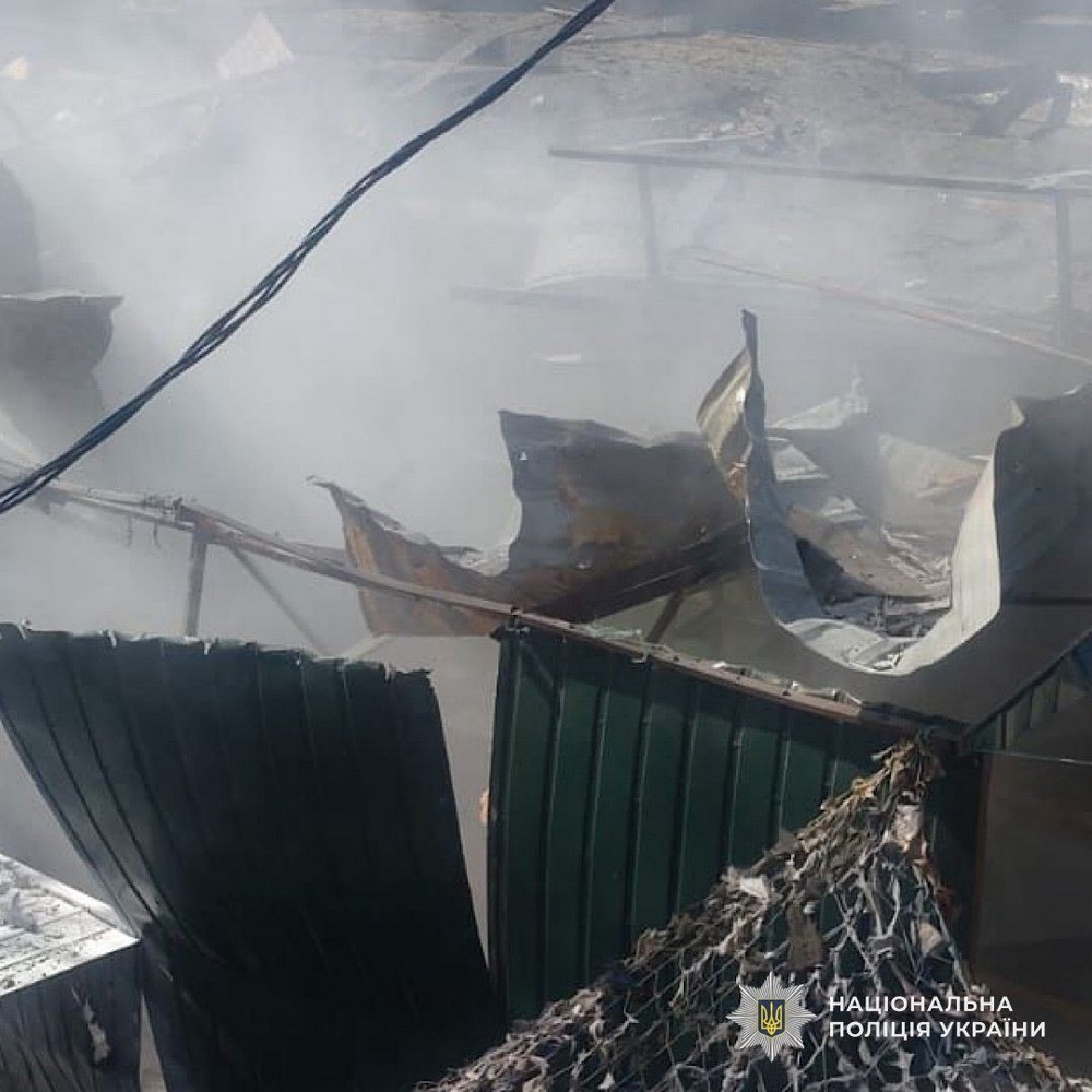 Удар по центру Нікополя, атака на автівку, серед поранених 1,5-річна дитина: поліція розповіла про наслідки ворожого терору Удар по центру Нікополя, атака на автівку, серед поранених 1,5-річна дитина: поліція розповіла про наслідки ворожого терору