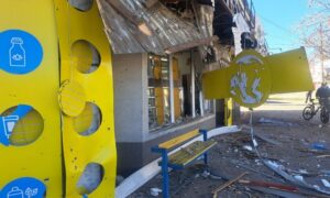 На Нікопольщині 10 поранених, серед них є діти, побито 25 будинків, адмінбудівлю, ворог також атакував Синельниківщину та Криворіжжя (фото)