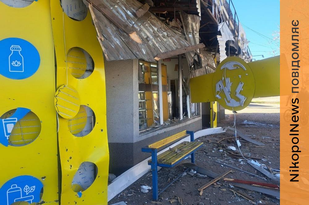 На Нікопольщині 10 поранених, серед них є діти, побито 25 будинків, адмінбудівлю, ворог також атакував Синельниківщину та Криворіжжя (фото)