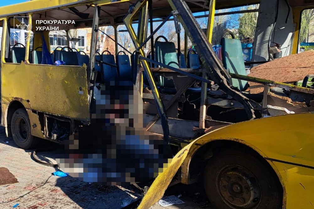 Прокуратура прокоментувала смертельний удар по маршрутці у Нікополі 7 квітня. Згідно із повідомленням, зросла кількість поранених.