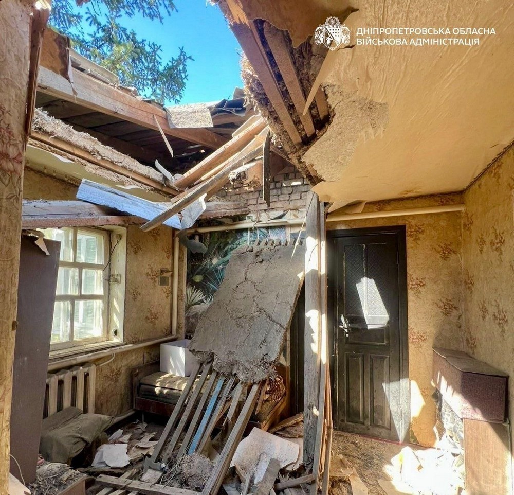 4 вбитих і 24 поранених у Нікополі і районі за день, також ворог атакував Криворіжжя і Павлоградський район (фото) 4 вбитих і 24 поранених у Нікополі і районі за день, також ворог атакував Криворіжжя і Павлоградський район (фото)