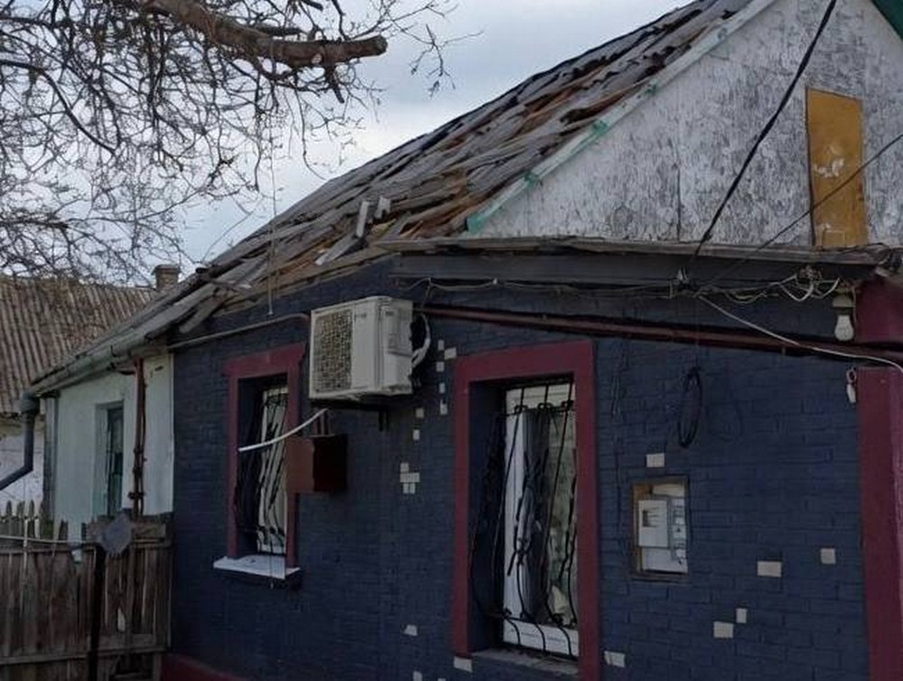 4 вбитих і 24 поранених у Нікополі і районі за день, також ворог атакував Криворіжжя і Павлоградський район (фото) 4 вбитих і 24 поранених у Нікополі і районі за день, також ворог атакував Криворіжжя і Павлоградський район (фото)