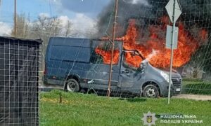 Атака на автобус, авто поліції і будинки: ворог продовжив терор Нікопольщини у другій половині дня 7 квітня (фото)