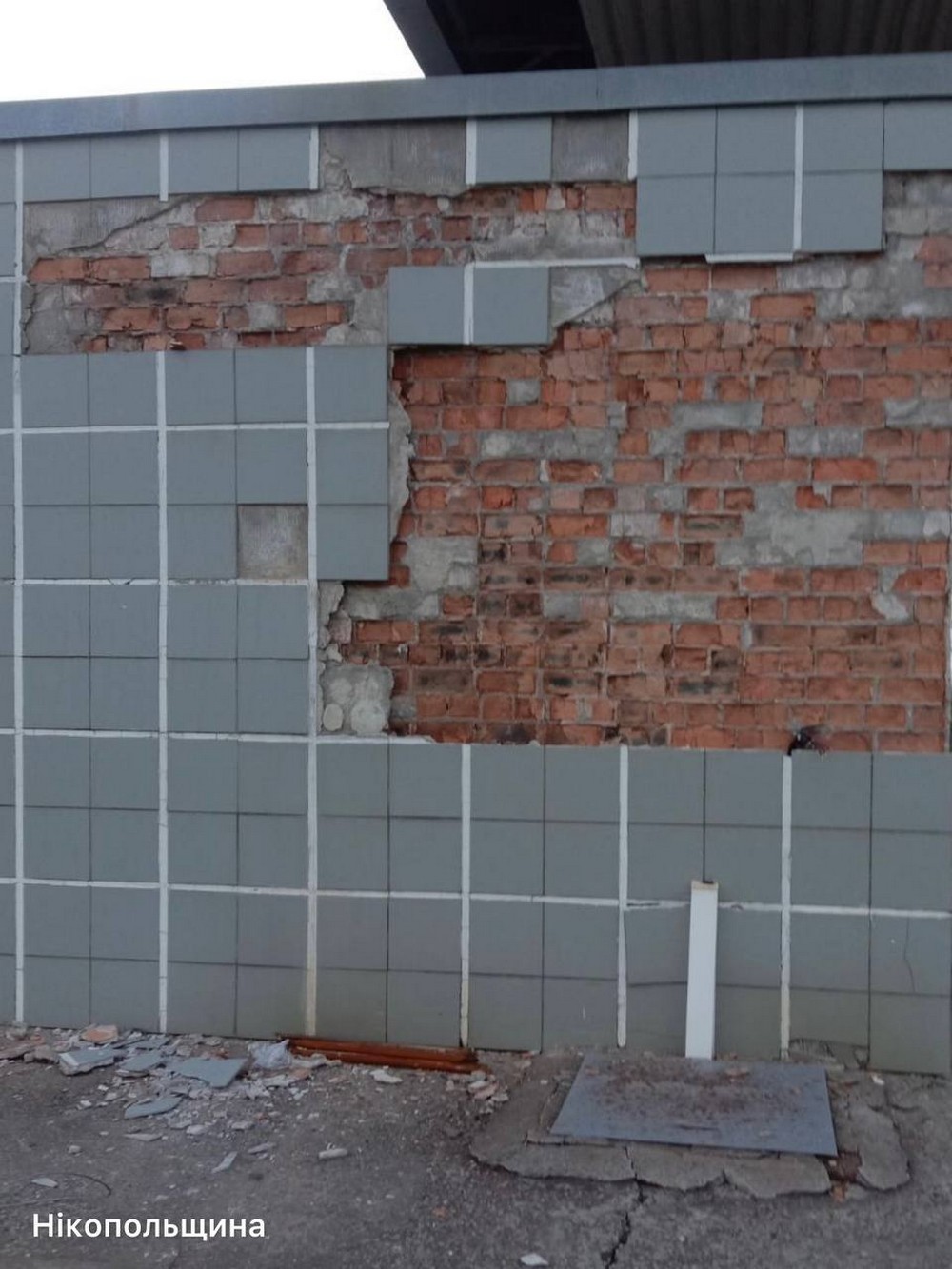 Побито АЗС, автівки, підприємство, будинки: Нікополь і район, Криворіжжя і Павлоградщина були під ударом ворога Побито АЗС, автівки, підприємство, будинки: Нікополь і район, Криворіжжя і Павлоградщина були під ударом ворога