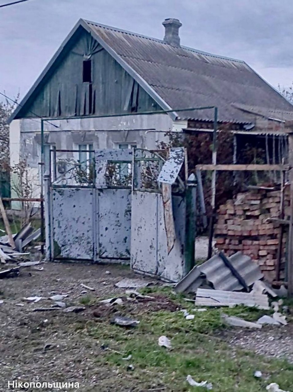 Побито АЗС, автівки, підприємство, будинки: Нікополь і район, Криворіжжя і Павлоградщина були під ударом ворога Побито АЗС, автівки, підприємство, будинки: Нікополь і район, Криворіжжя і Павлоградщина були під ударом ворога