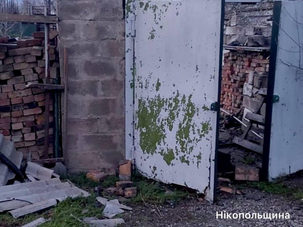 Побито АЗС, автівки, підприємство, будинки: Нікополь і район, Криворіжжя і Павлоградщина були під ударом ворога Побито АЗС, автівки, підприємство, будинки: Нікополь і район, Криворіжжя і Павлоградщина були під ударом ворога