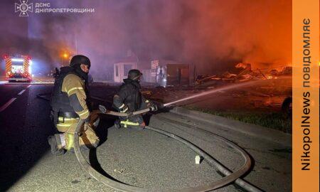 Поранені, пожежі і руйнування: наслідки обстрілів Нікопольщини, Павлограда і Синельниківщини показали у ДСНС