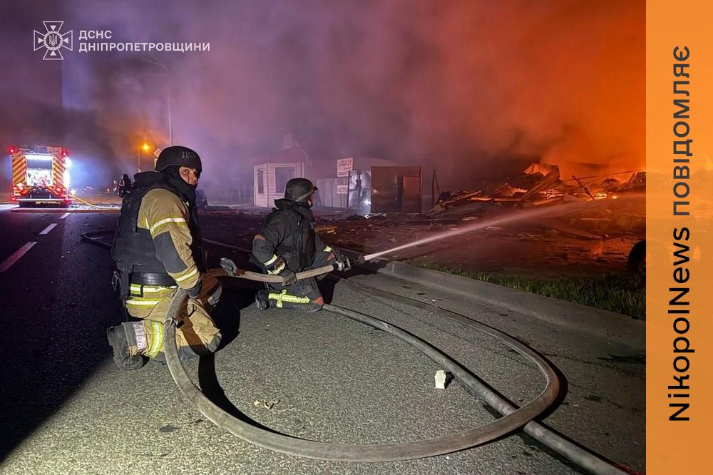 Поранені, пожежі і руйнування: наслідки обстрілів Нікопольщини, Павлограда і Синельниківщини показали у ДСНС 1 Поранені, пожежі і руйнування: наслідки обстрілів Нікопольщини, Павлограда і Синельниківщини показали у ДСНС