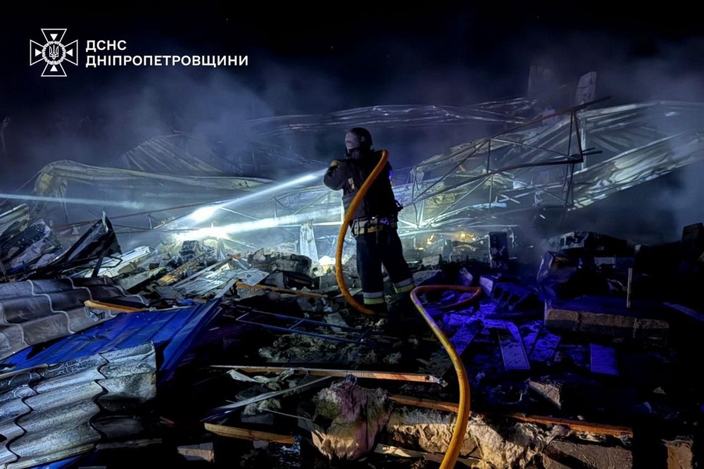Поранені, пожежі і руйнування: наслідки обстрілів Нікопольщини, Павлограда і Синельниківщини показали у ДСНС Поранені, пожежі і руйнування: наслідки обстрілів Нікопольщини, Павлограда і Синельниківщини показали у ДСНС