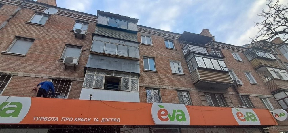 photo 2026 04 11 07 36 30 (3) Ворог накрив Нікополь «Градом»: побито магазин, лікарня, підприємство, горіли вантажівки, - також під ударом були район і Синельниківщина (фото)