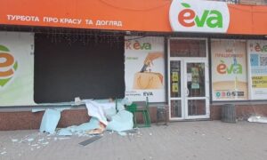 Ворог накрив Нікополь «Градом»: побито магазин, лікарня, підприємство, горіли вантажівки, - також під ударом були район і Синельниківщина (фото)