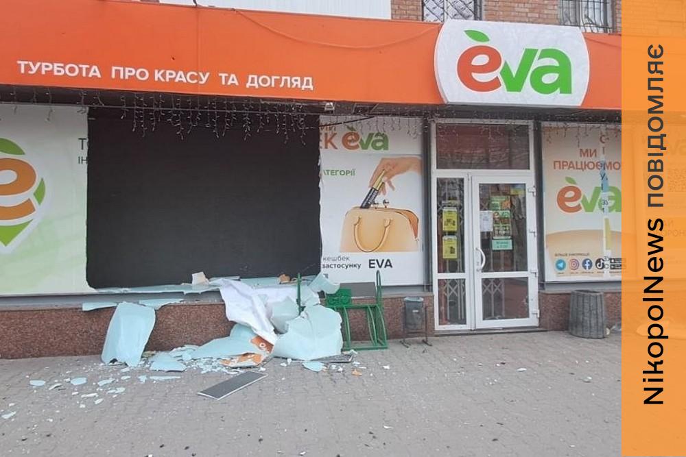 Ворог накрив Нікополь «Градом»: побито магазин, лікарня, підприємство, горіли вантажівки, - також під ударом були район і Синельниківщина (фото) 1 Ворог накрив Нікополь «Градом»: побито магазин, лікарня, підприємство, горіли вантажівки, - також під ударом були район і Синельниківщина (фото)