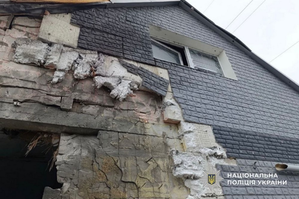 Понад 130 ударів по Нікопольщині, також ворог бив по Криворіжжю і Синельниківщині напередодні Великодня – є поранені і руйнування (фото) Понад 130 ударів по Нікопольщині, також ворог бив по Криворіжжю і Синельниківщині напередодні Великодня – є поранені і руйнування (фото)