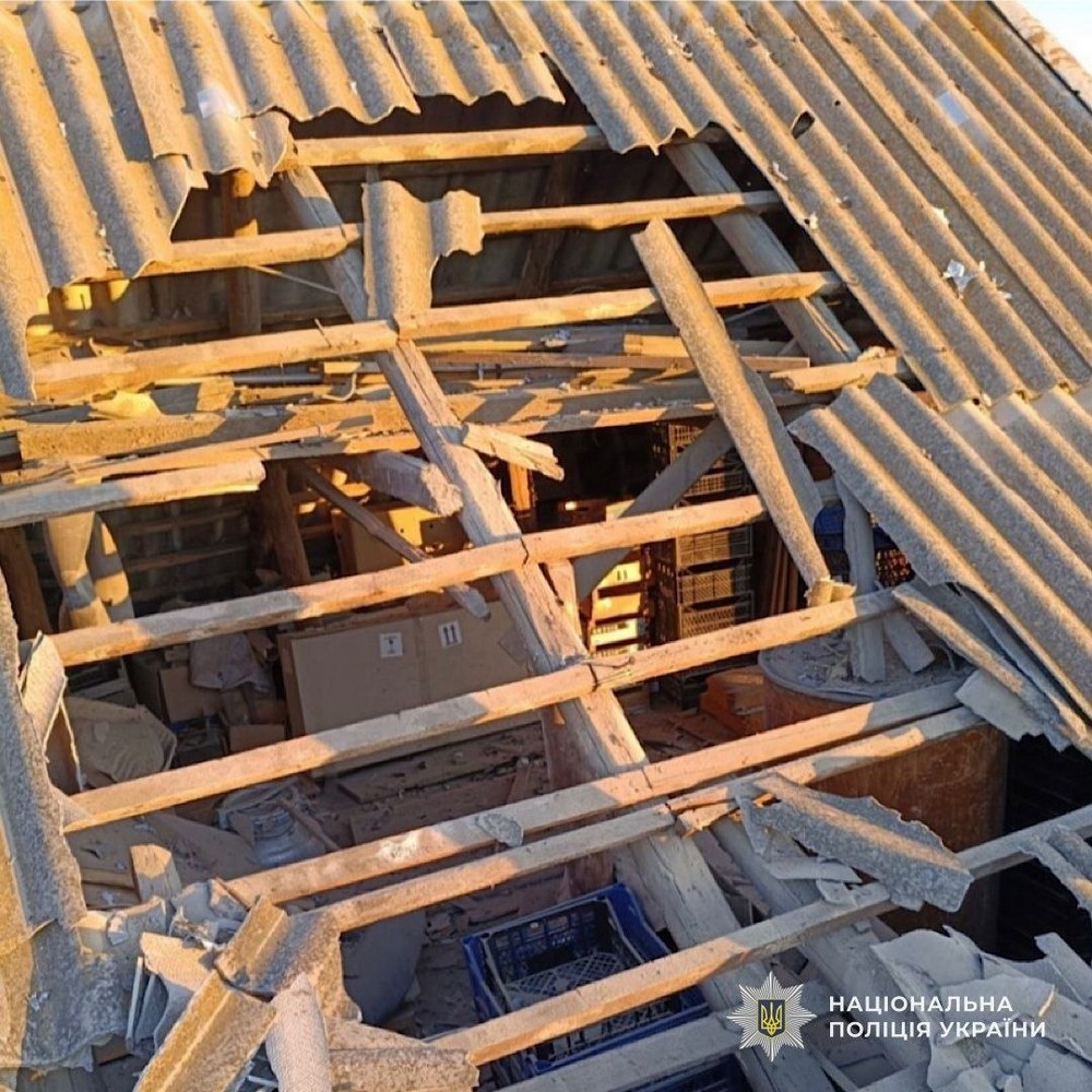 Понад 130 ударів по Нікопольщині, також ворог бив по Криворіжжю і Синельниківщині напередодні Великодня – є поранені і руйнування (фото) Понад 130 ударів по Нікопольщині, також ворог бив по Криворіжжю і Синельниківщині напередодні Великодня – є поранені і руйнування (фото)