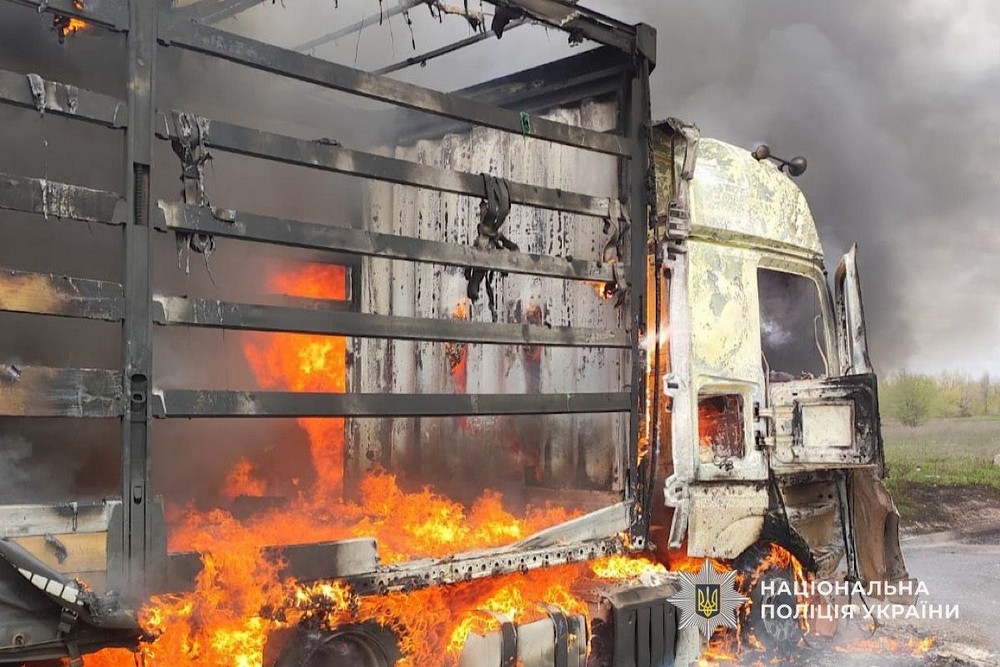 Понад 130 ударів по Нікопольщині, також ворог бив по Криворіжжю і Синельниківщині напередодні Великодня – є поранені і руйнування (фото) Понад 130 ударів по Нікопольщині, також ворог бив по Криворіжжю і Синельниківщині напередодні Великодня – є поранені і руйнування (фото)