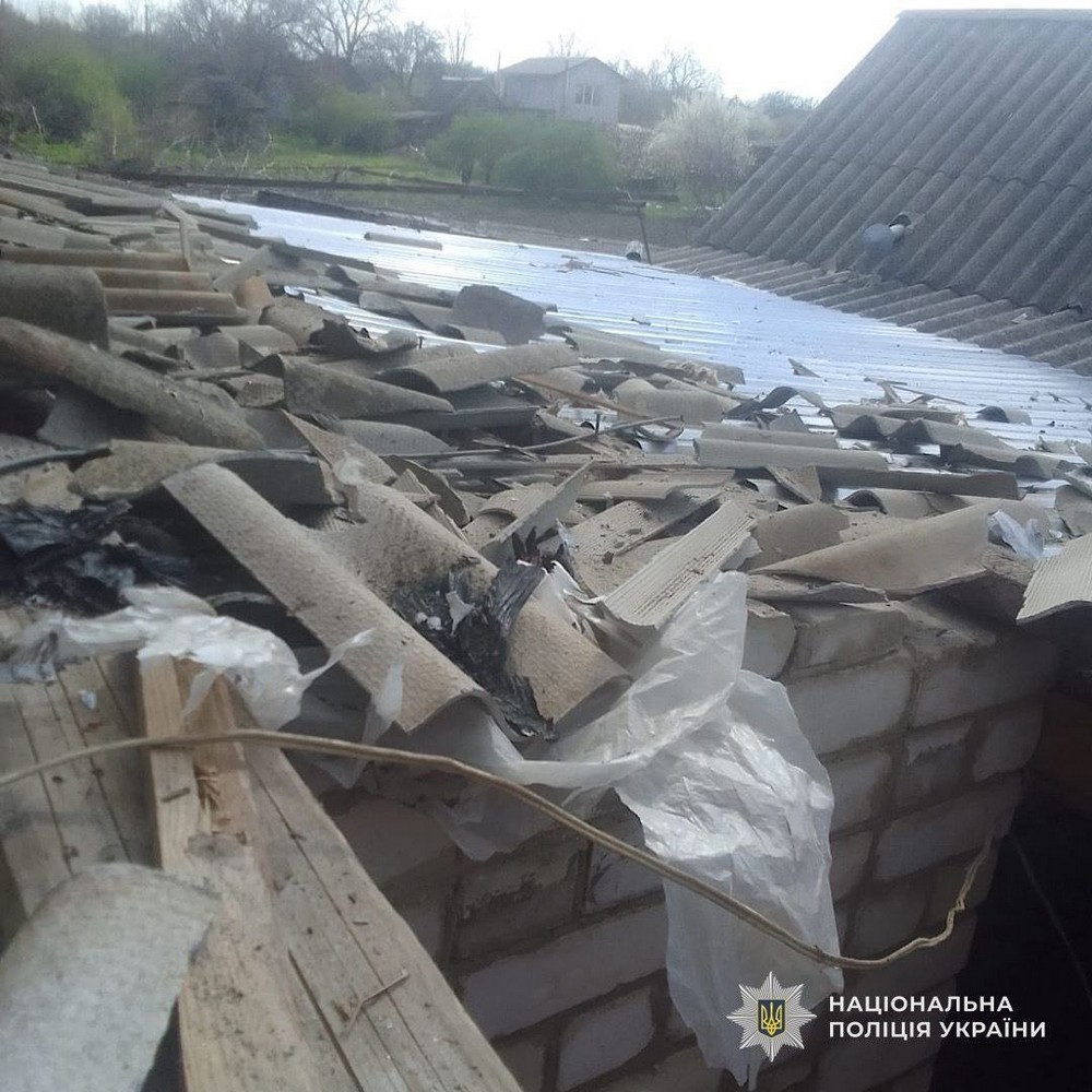 Понад 130 ударів по Нікопольщині, також ворог бив по Криворіжжю і Синельниківщині напередодні Великодня – є поранені і руйнування (фото) Понад 130 ударів по Нікопольщині, також ворог бив по Криворіжжю і Синельниківщині напередодні Великодня – є поранені і руйнування (фото)