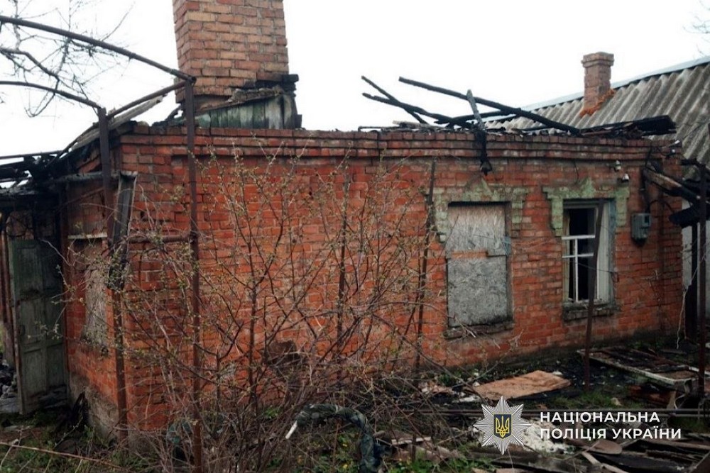Понад 130 ударів по Нікопольщині, також ворог бив по Криворіжжю і Синельниківщині напередодні Великодня – є поранені і руйнування (фото) Понад 130 ударів по Нікопольщині, також ворог бив по Криворіжжю і Синельниківщині напередодні Великодня – є поранені і руйнування (фото)