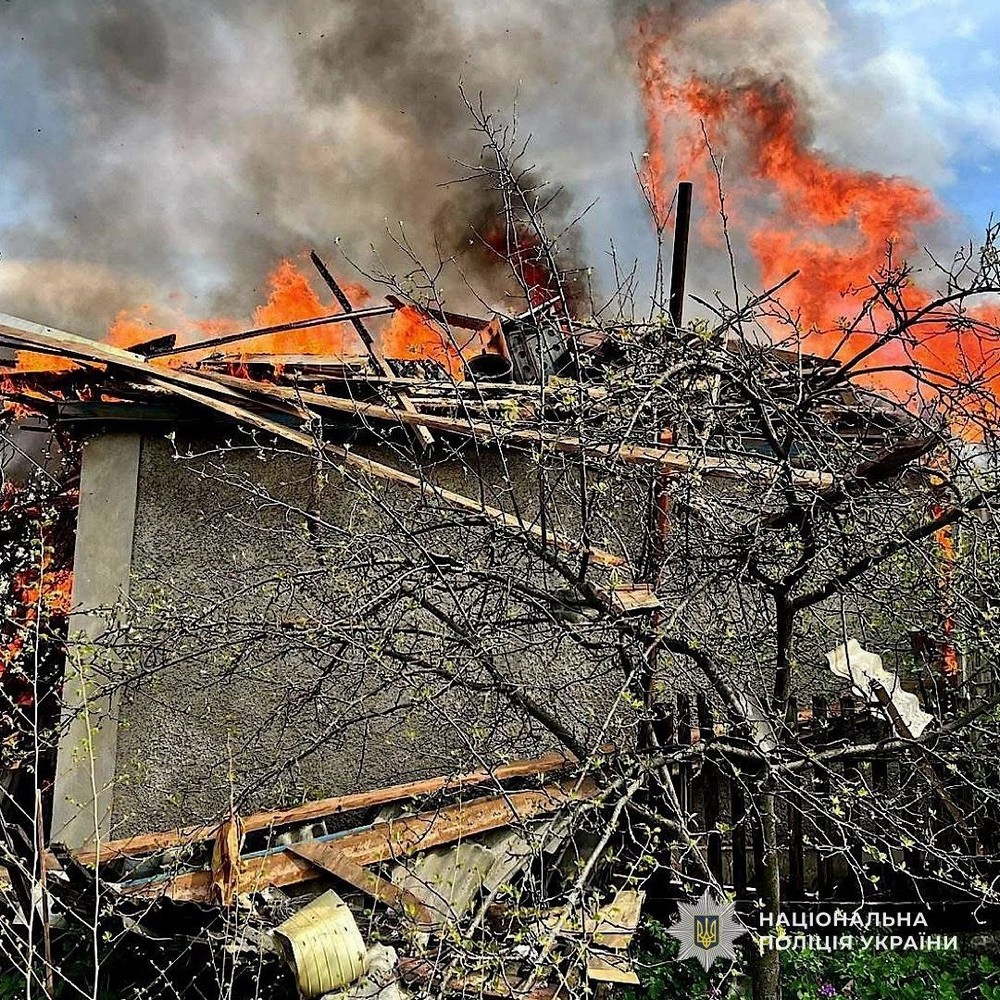 Понад 130 ударів по Нікопольщині, також ворог бив по Криворіжжю і Синельниківщині напередодні Великодня – є поранені і руйнування (фото) Понад 130 ударів по Нікопольщині, також ворог бив по Криворіжжю і Синельниківщині напередодні Великодня – є поранені і руйнування (фото)