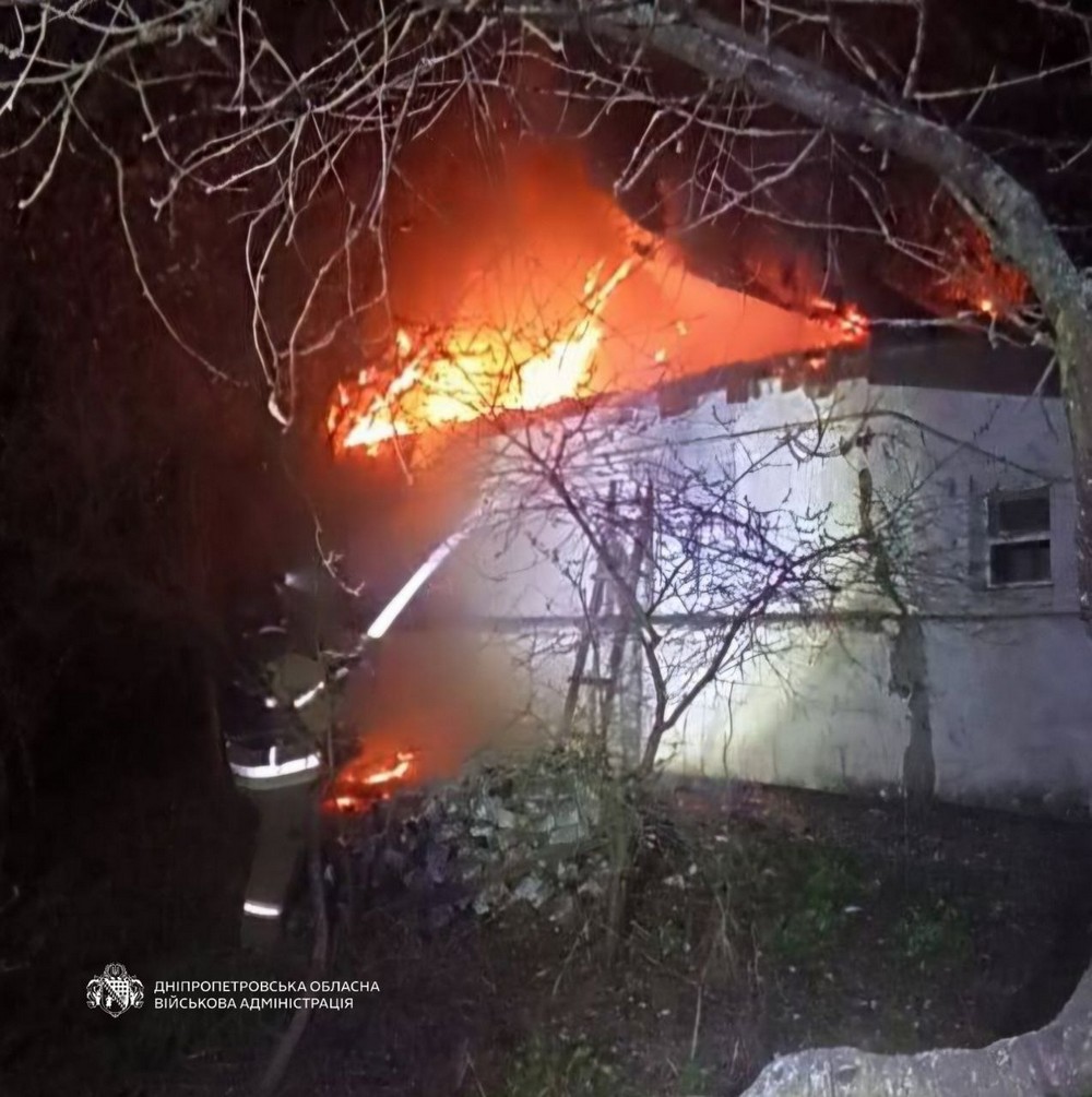 У Нікополі побито багатоповерхівки в центрі, під ударом ворога також були район і Синельниківщина (фото) У Нікополі побито багатоповерхівки в центрі, під ударом ворога також були район і Синельниківщина (фото)