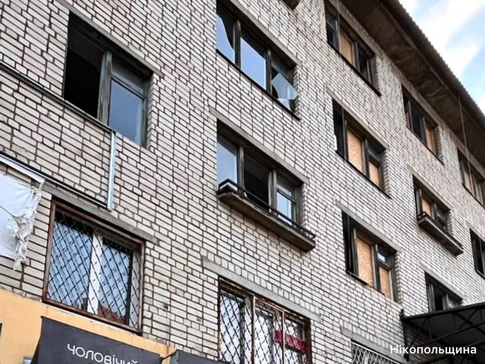 У Нікополі побито багатоповерхівки в центрі, під ударом ворога також були район і Синельниківщина (фото) У Нікополі побито багатоповерхівки в центрі, під ударом ворога також були район і Синельниківщина (фото)