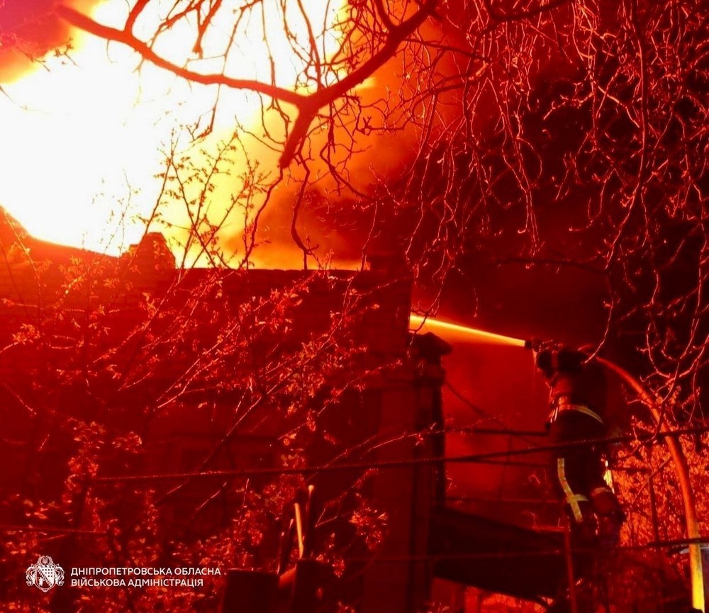 Ворог накрив Нікополь «Градом», є поранений у Марганці, під ударами були також Криворіжжя і Синельниківщина (фото)