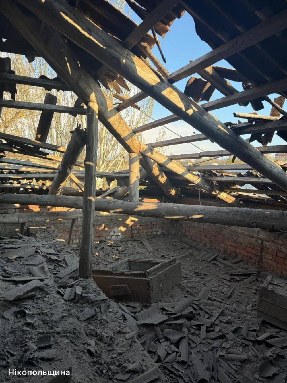 Ворог накрив Нікополь «Градом», є поранений у Марганці, під ударами були також Криворіжжя і Синельниківщина (фото)