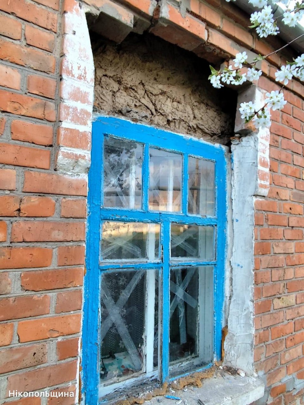 Ворог накрив Нікополь «Градом», є поранений у Марганці, під ударами були також Криворіжжя і Синельниківщина (фото)