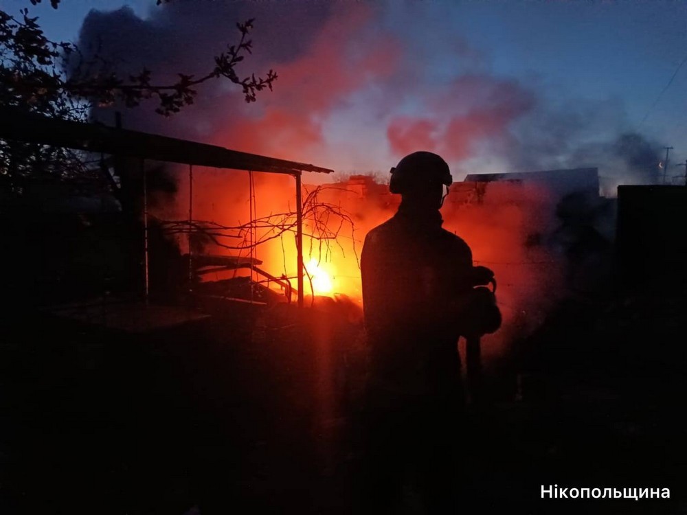 Ворог накрив Нікополь «Градом», є поранений у Марганці, під ударами були також Криворіжжя і Синельниківщина (фото)