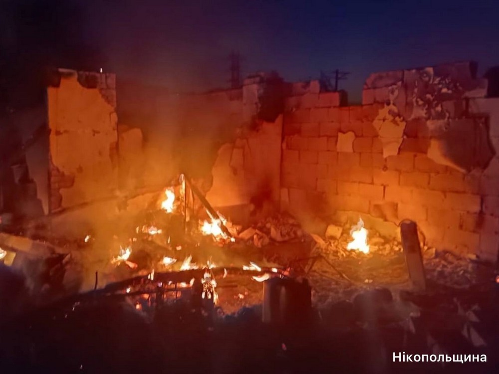 Ворог накрив Нікополь «Градом», є поранений у Марганці, під ударами були також Криворіжжя і Синельниківщина (фото)