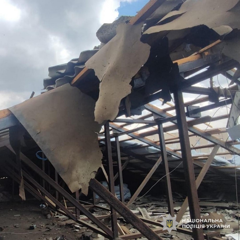 Понад 150 ударів по Нікопольщині - є поранений і руйнування, атака на будівлю поліції, також ворог тероризував Криворіжжя і Синельниківщину (фото)