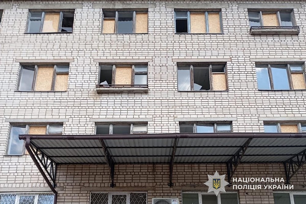 Понад 150 ударів по Нікопольщині - є поранений і руйнування, атака на будівлю поліції, також ворог тероризував Криворіжжя і Синельниківщину (фото)