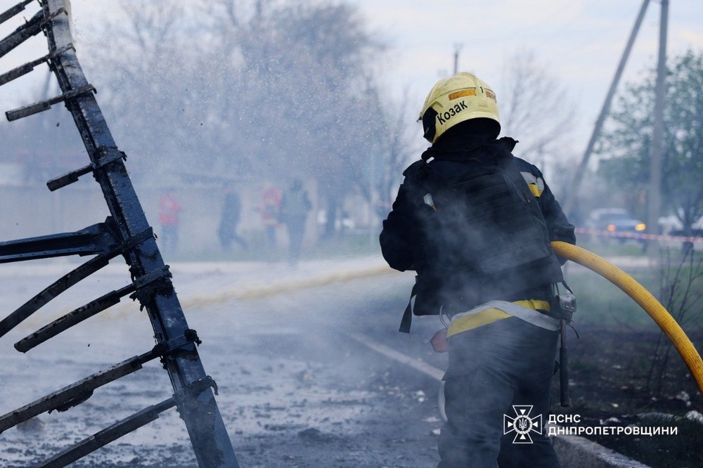 Загиблі і десятки поранених, люди перебували у автівках: жахливі наслідки ворожої атаки на Дніпро 14 квітня