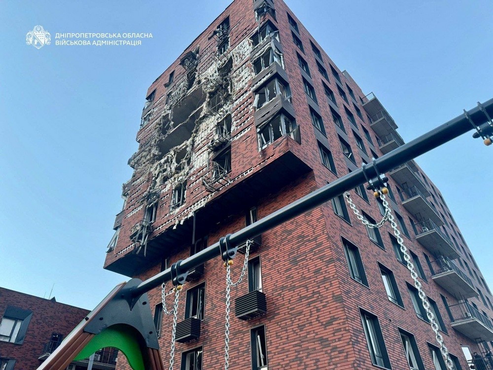 Нікополь і район були під ударом вночі і вранці, троє поранених внаслідок атаки на Дніпро (фото) Нікополь і район були під ударом вночі і вранці, троє поранених внаслідок атаки на Дніпро (фото)