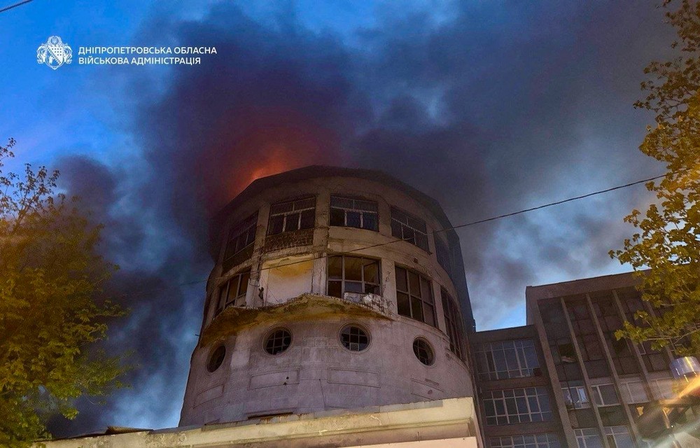 Нікополь і район були під ударом вночі і вранці, троє поранених внаслідок атаки на Дніпро (фото) Нікополь і район були під ударом вночі і вранці, троє поранених внаслідок атаки на Дніпро (фото)