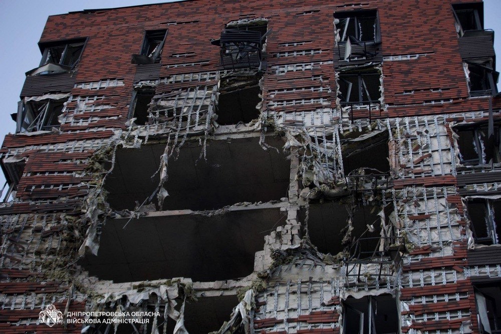 Нікополь і район були під ударом вночі і вранці, троє поранених внаслідок атаки на Дніпро (фото) Нікополь і район були під ударом вночі і вранці, троє поранених внаслідок атаки на Дніпро (фото)