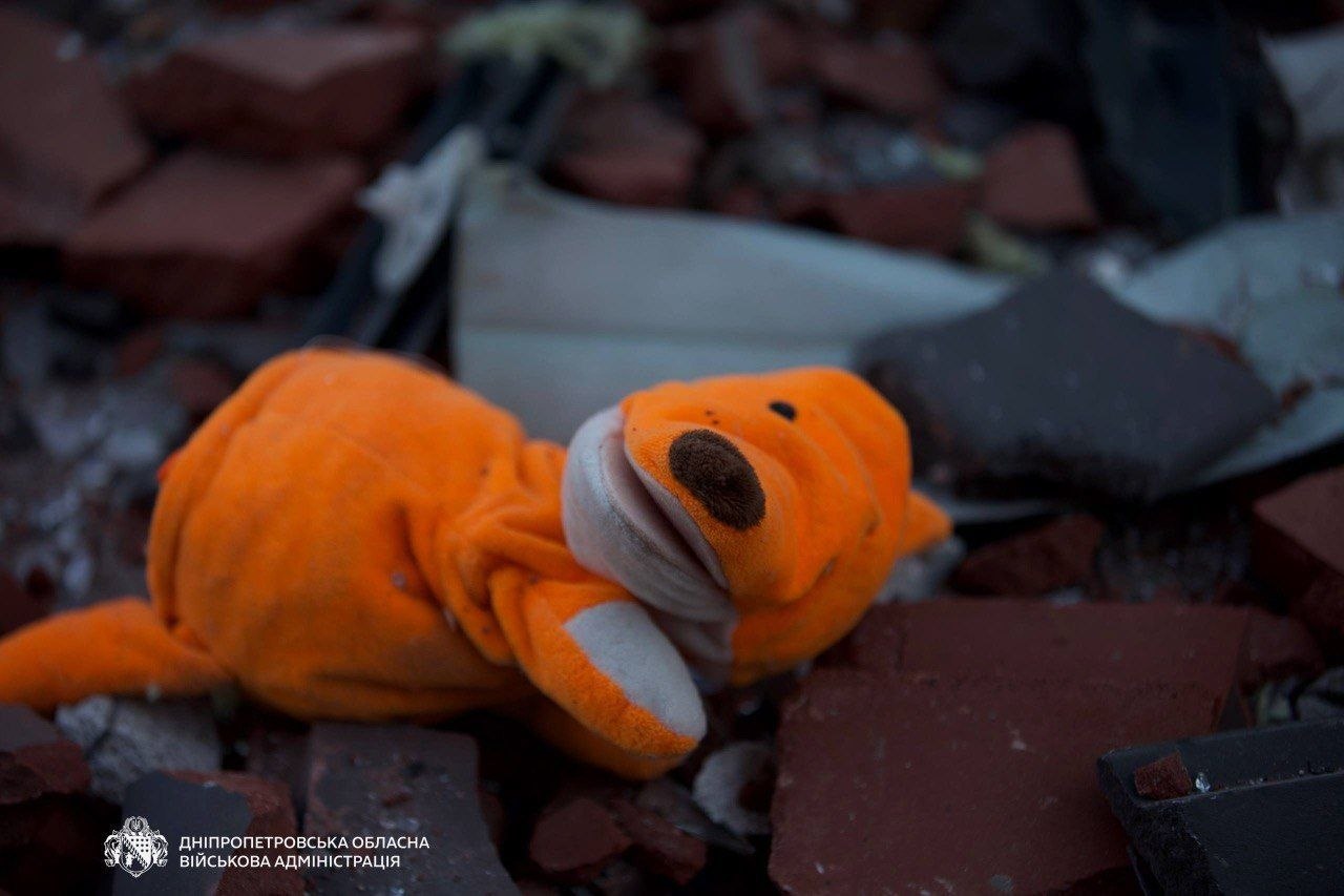 Нікополь і район були під ударом вночі і вранці, троє поранених внаслідок атаки на Дніпро (фото) Нікополь і район були під ударом вночі і вранці, троє поранених внаслідок атаки на Дніпро (фото)