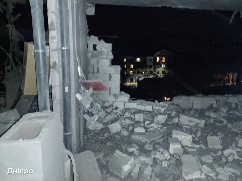 Нікополь і район були під ударом вночі і вранці, троє поранених внаслідок атаки на Дніпро (фото) Нікополь і район були під ударом вночі і вранці, троє поранених внаслідок атаки на Дніпро (фото)