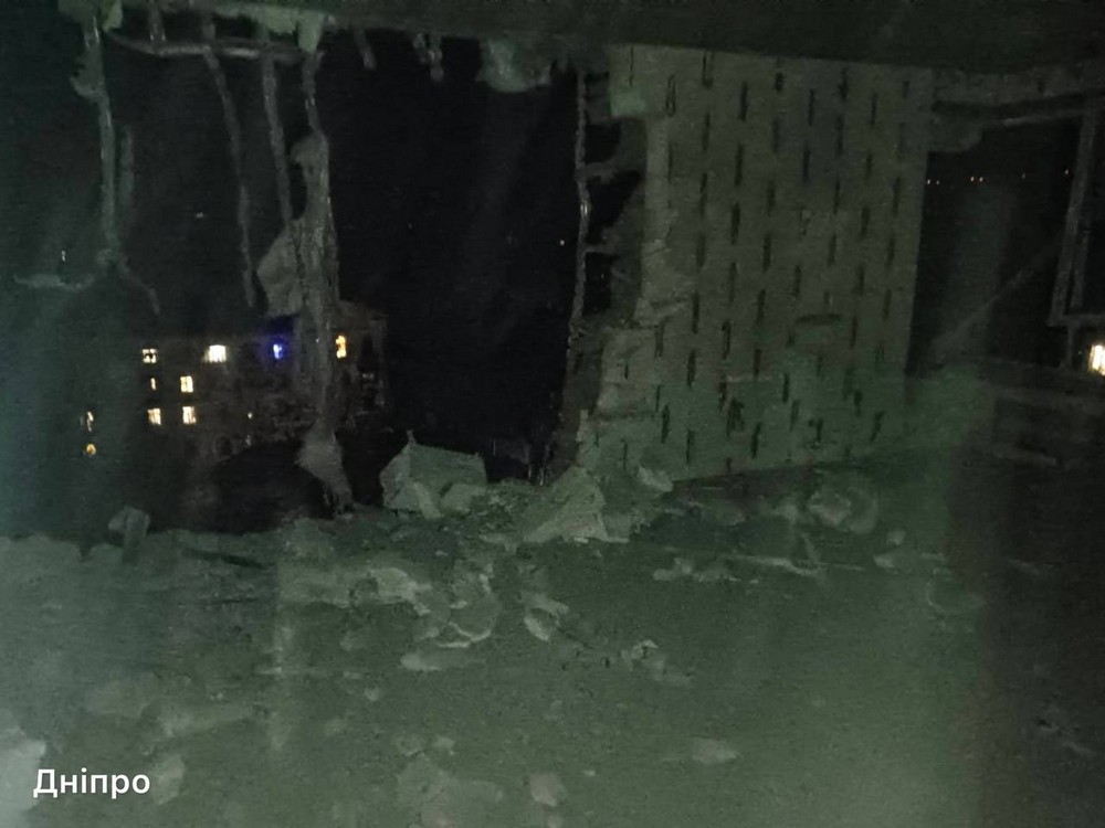 Нікополь і район були під ударом вночі і вранці, троє поранених внаслідок атаки на Дніпро (фото) Нікополь і район були під ударом вночі і вранці, троє поранених внаслідок атаки на Дніпро (фото)