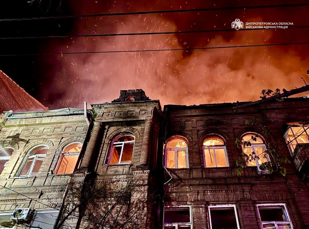 Жах у Дніпрі: загиблі, десятки поранених – серед них діти, горіли будинки в центрі (фото)