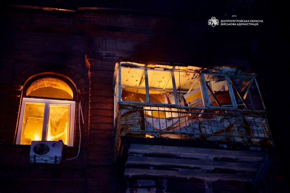 Жах у Дніпрі: загиблі, десятки поранених – серед них діти, горіли будинки в центрі (фото)