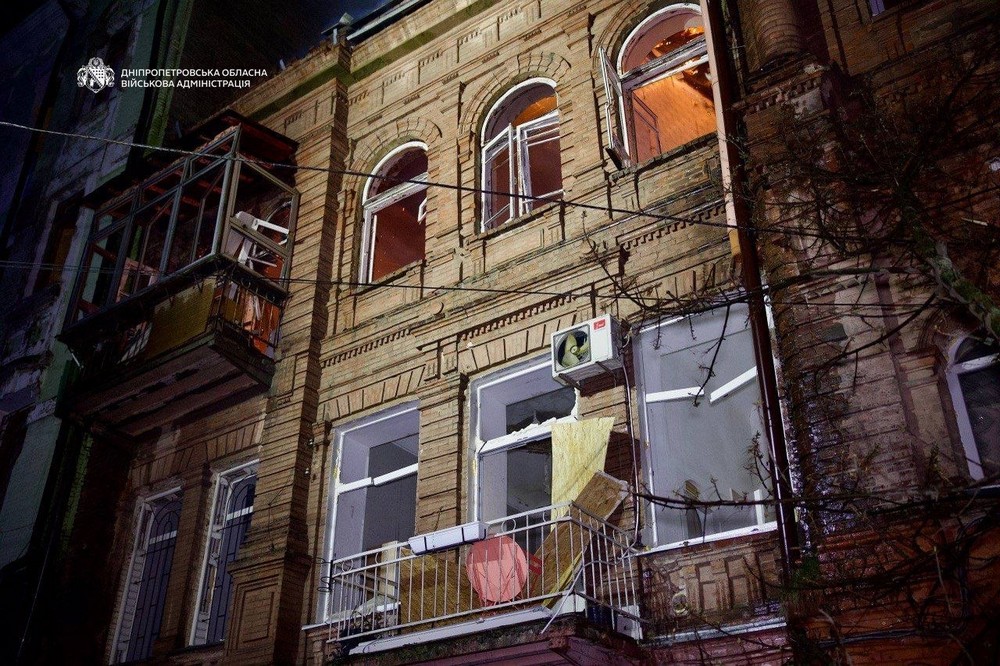 Жах у Дніпрі: загиблі, десятки поранених – серед них діти, горіли будинки в центрі (фото)