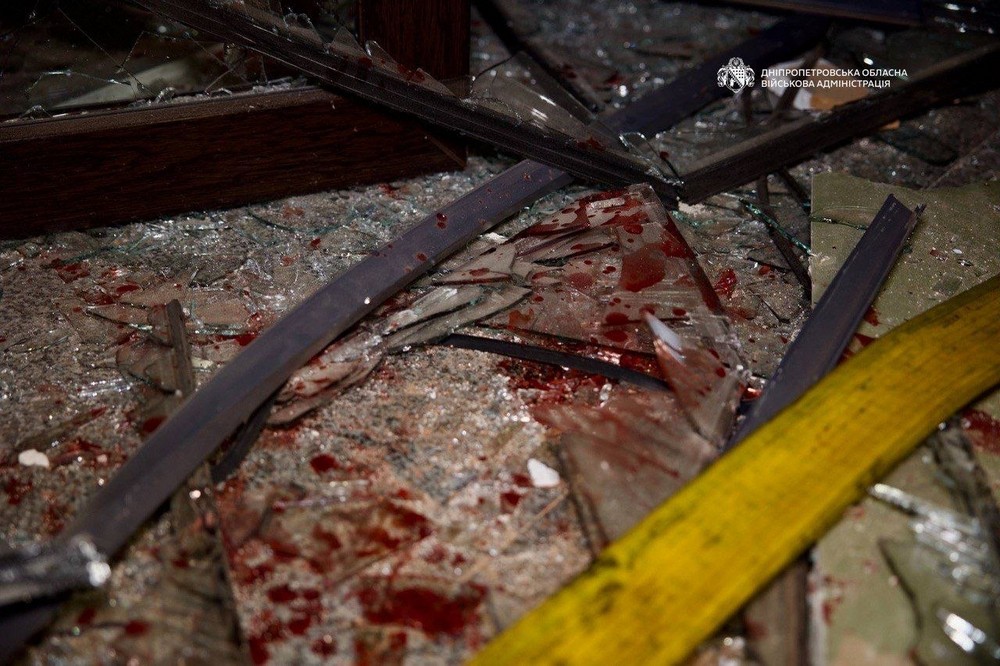 Жах у Дніпрі: загиблі, десятки поранених – серед них діти, горіли будинки в центрі (фото)