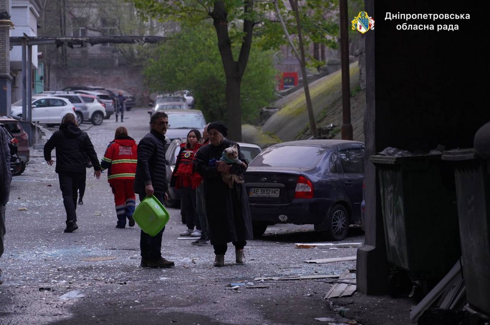 Жах у Дніпрі: загиблі, десятки поранених – серед них діти, горіли будинки в центрі (фото)