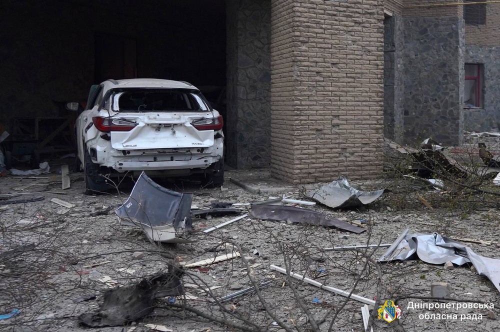 Жах у Дніпрі: загиблі, десятки поранених – серед них діти, горіли будинки в центрі (фото)