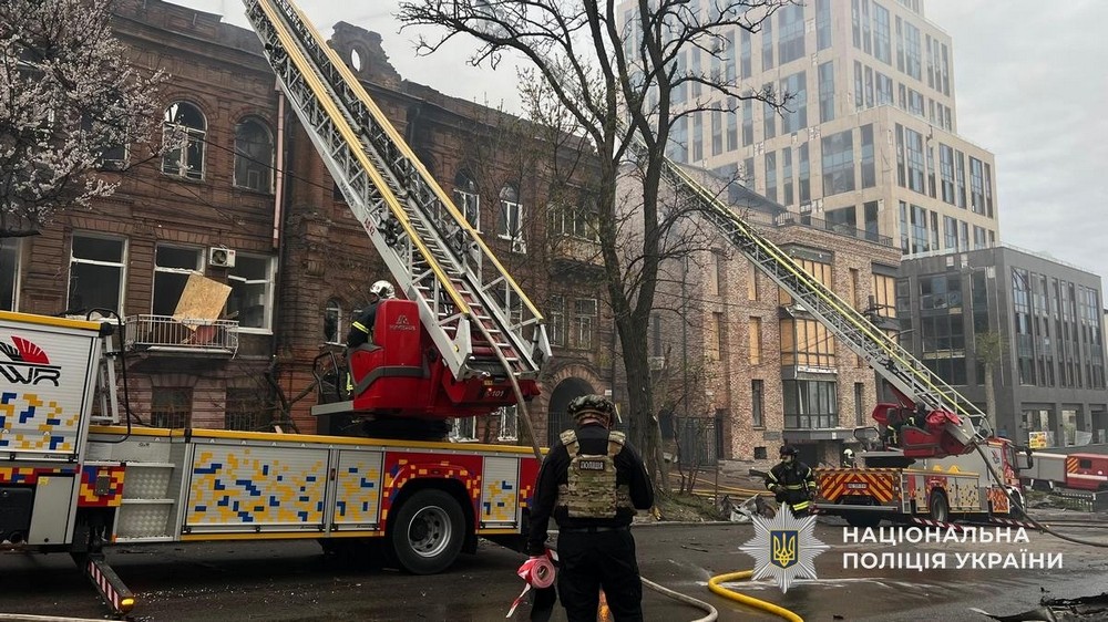 Дрони атакували автівки на Нікопольщині: є вбитий і поранені, у Дніпрі і районі теж жертви і десятки постраждалих – поліція (фото) Дрони атакували автівки на Нікопольщині: є вбитий і поранені, у Дніпрі і районі теж жертви і десятки постраждалих – поліція (фото)