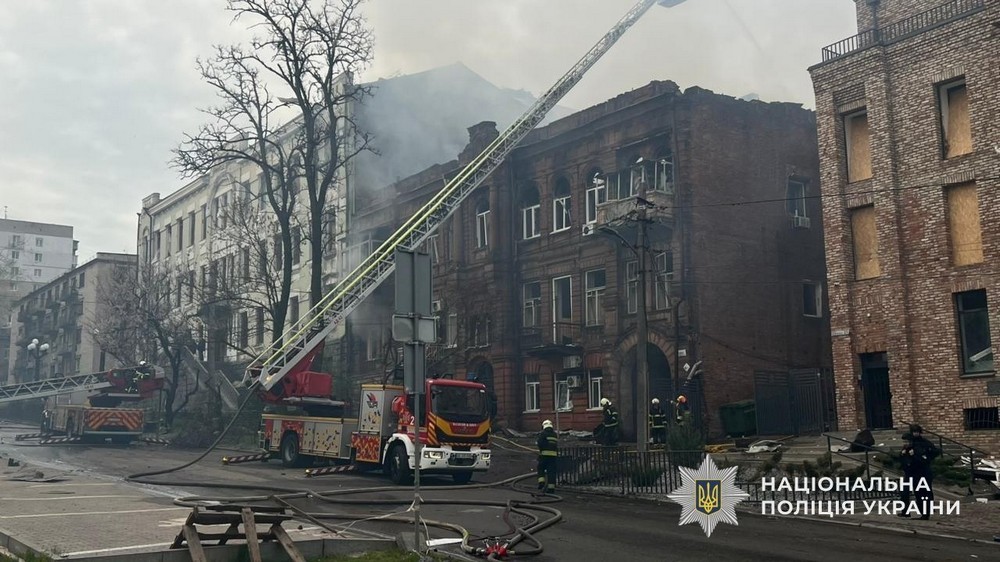 Дрони атакували автівки на Нікопольщині: є вбитий і поранені, у Дніпрі і районі теж жертви і десятки постраждалих – поліція (фото) Дрони атакували автівки на Нікопольщині: є вбитий і поранені, у Дніпрі і районі теж жертви і десятки постраждалих – поліція (фото)