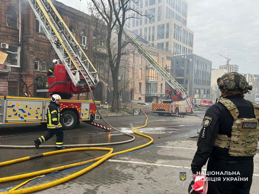 Дрони атакували автівки на Нікопольщині: є вбитий і поранені, у Дніпрі і районі теж жертви і десятки постраждалих – поліція (фото) Дрони атакували автівки на Нікопольщині: є вбитий і поранені, у Дніпрі і районі теж жертви і десятки постраждалих – поліція (фото)