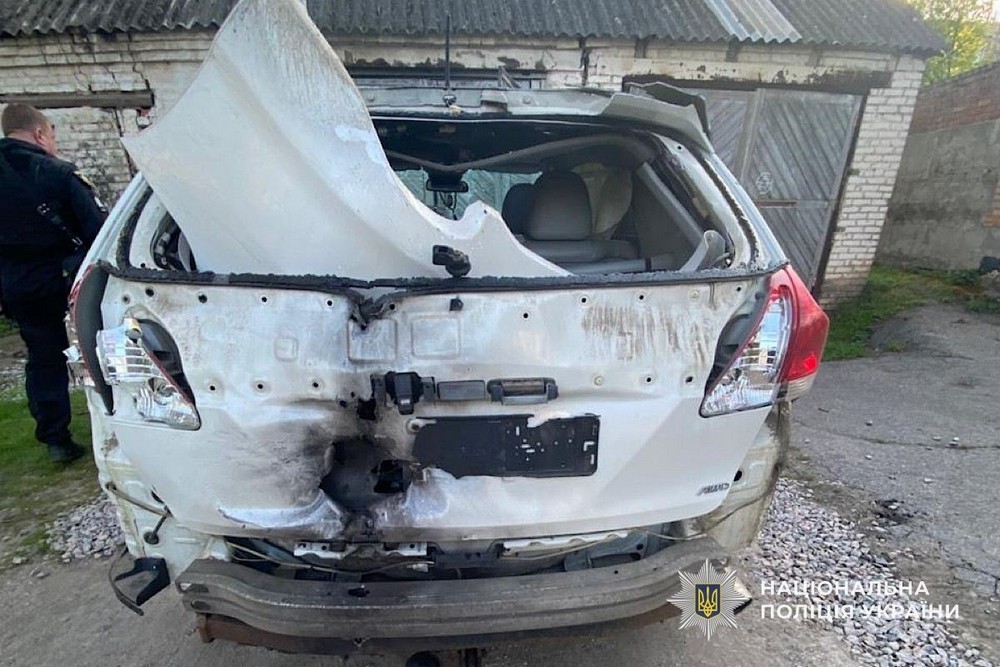 Дрони атакували автівки на Нікопольщині: є вбитий і поранені, у Дніпрі і районі теж жертви і десятки постраждалих – поліція (фото) Дрони атакували автівки на Нікопольщині: є вбитий і поранені, у Дніпрі і районі теж жертви і десятки постраждалих – поліція (фото)