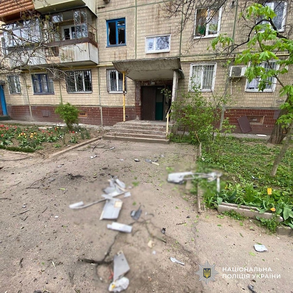 Дрони атакували автівки на Нікопольщині: є вбитий і поранені, у Дніпрі і районі теж жертви і десятки постраждалих – поліція (фото) Дрони атакували автівки на Нікопольщині: є вбитий і поранені, у Дніпрі і районі теж жертви і десятки постраждалих – поліція (фото)